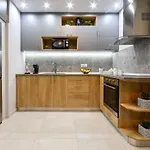 Center Luxury شقة