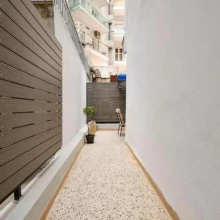 Center Luxury شقة سالونيك
