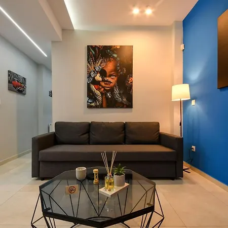 Center Luxury شقة *